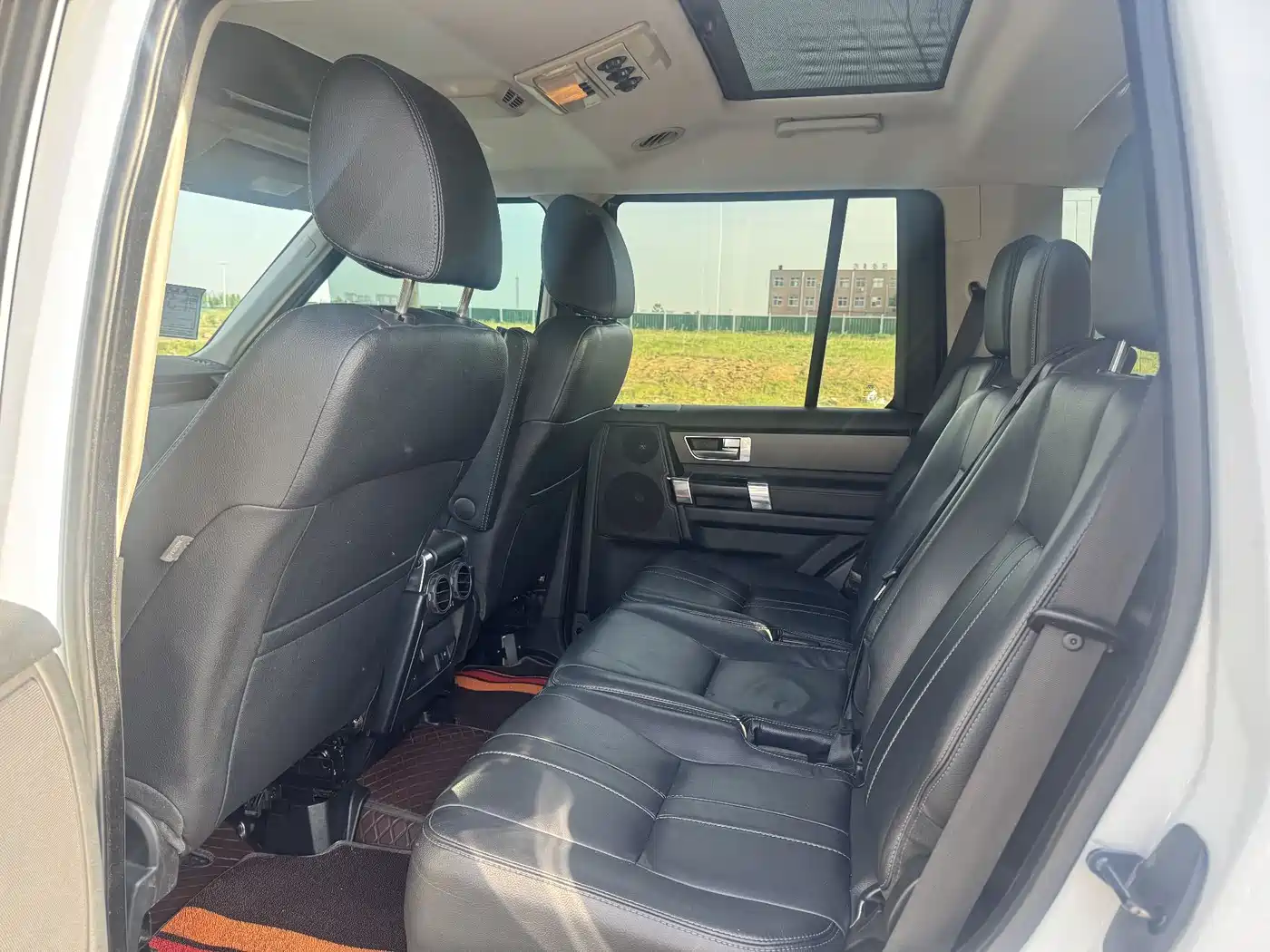 Land Rover Discovery 2015 3.0 SC V6 HSE фото 6