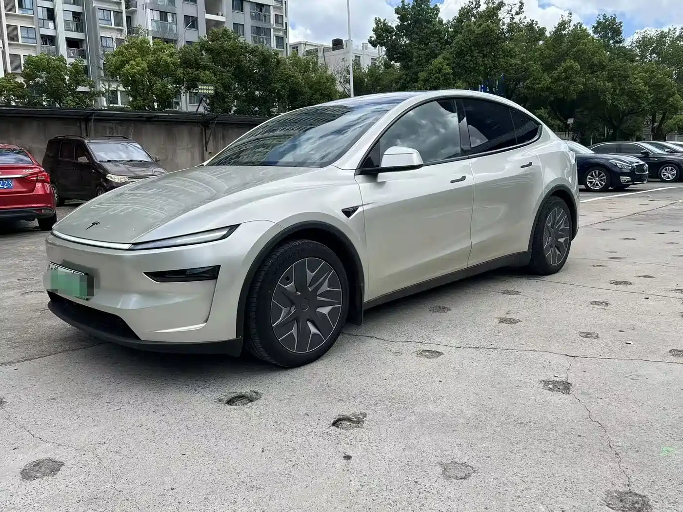 Tesla Model Y L 2025