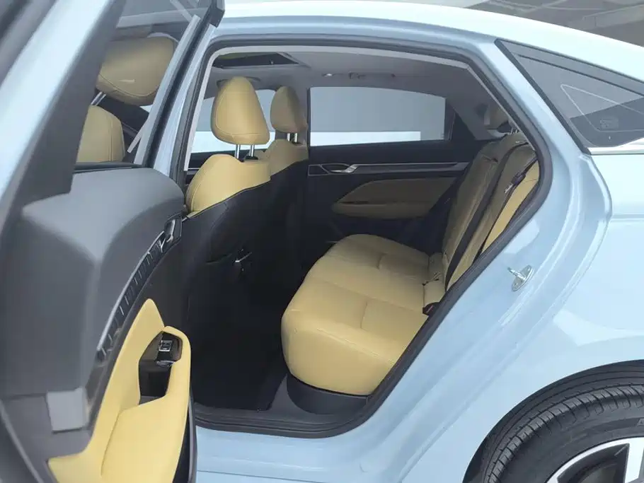 Geely Emgrand L HiP 2024 2024 Model Soaring Dragon Edition 1.5TD-DHT Pro 100KM Excellence Type