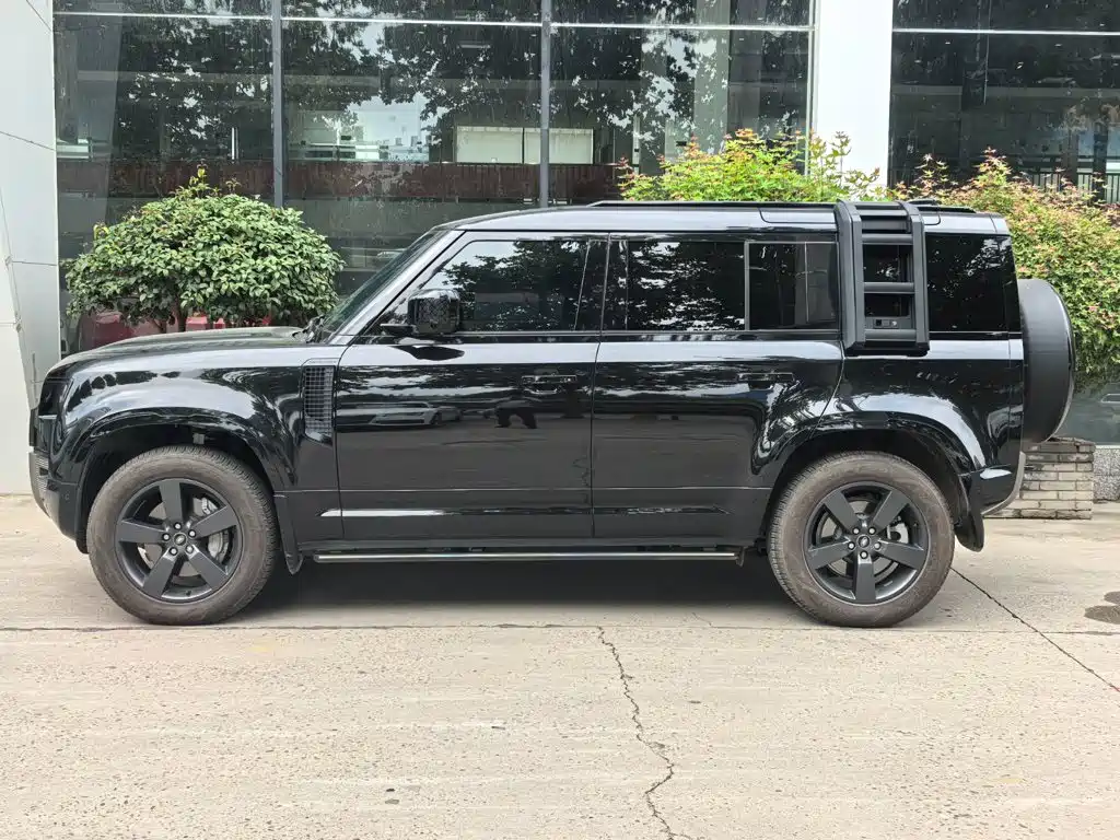 2025 Land Rover Defender