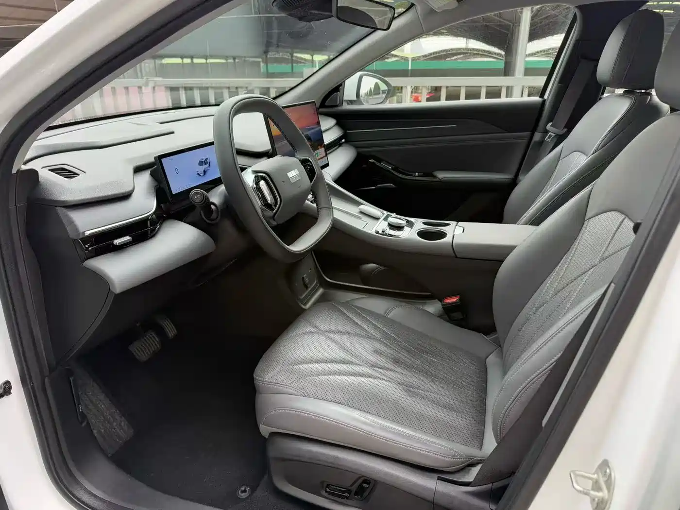 Geely Galaxy Galaxy L6 2025 EM-i 140km Starship Edition фото 7