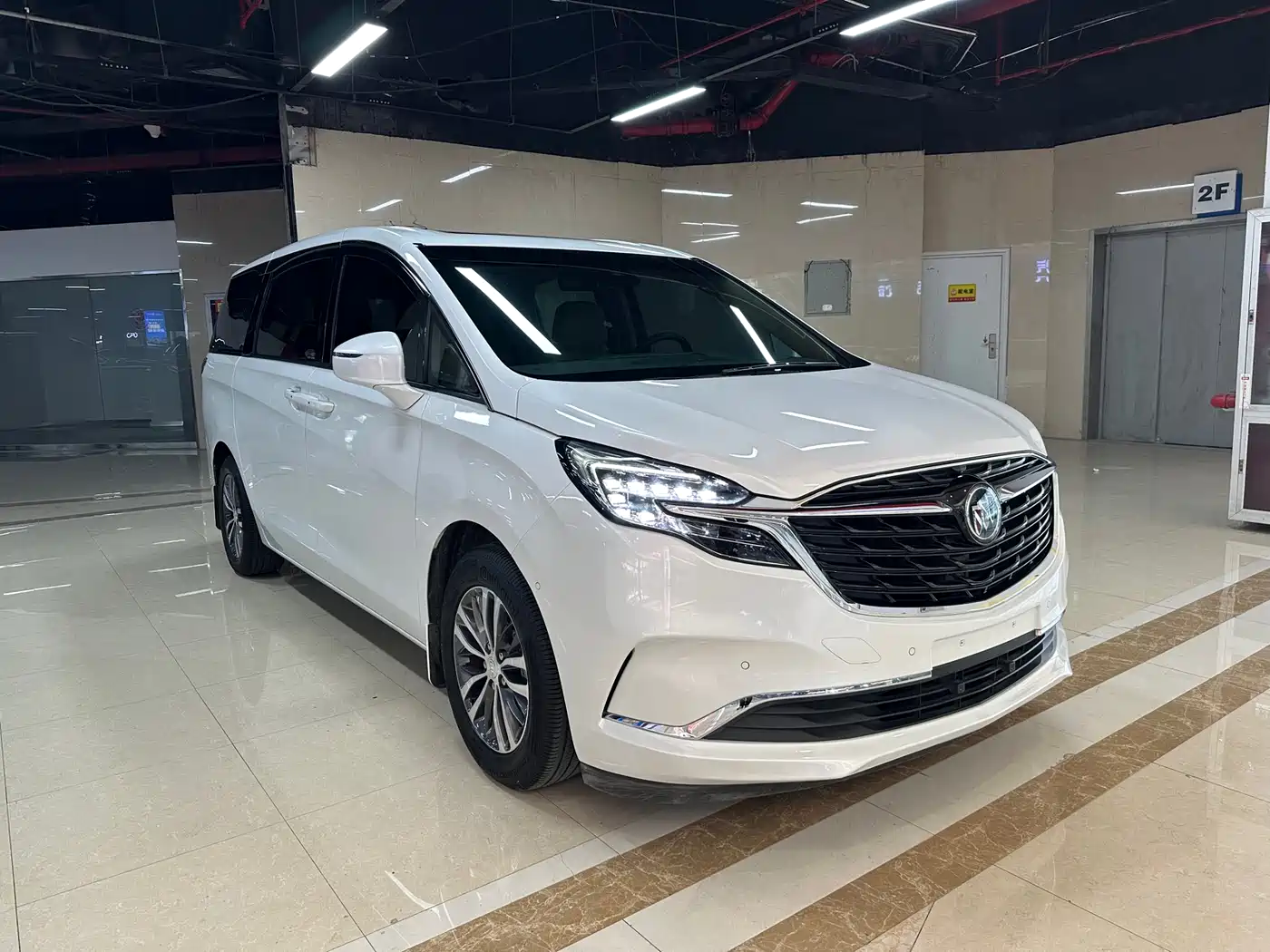 Buick GL8 2021 ES Landlord 653T Premium фото 3