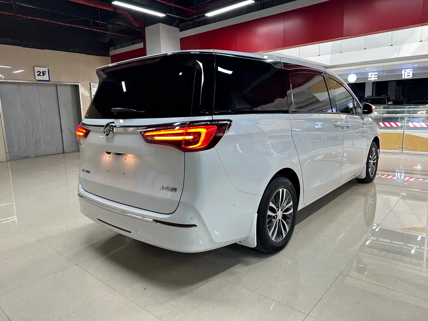 Buick GL8 2021 ES Landlord 653T Premium фото 4