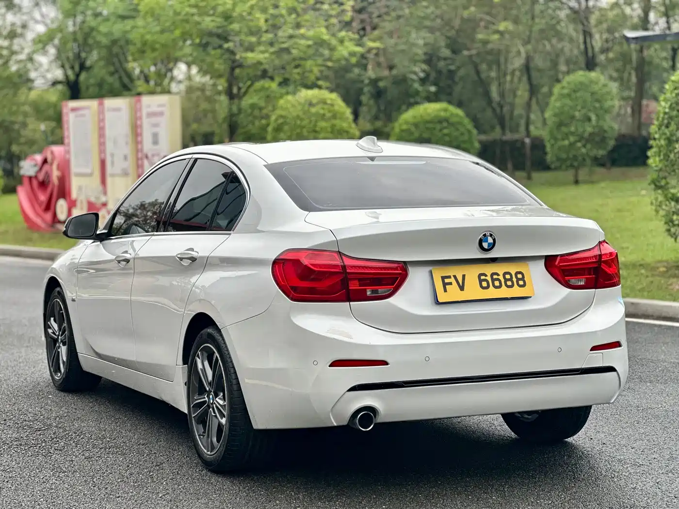 BMW 1 Series 2017 118i Sport фото 6