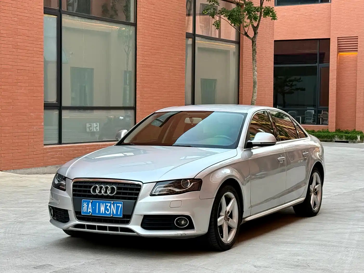 Audi A4L 2010 2.0 TFSI Standard