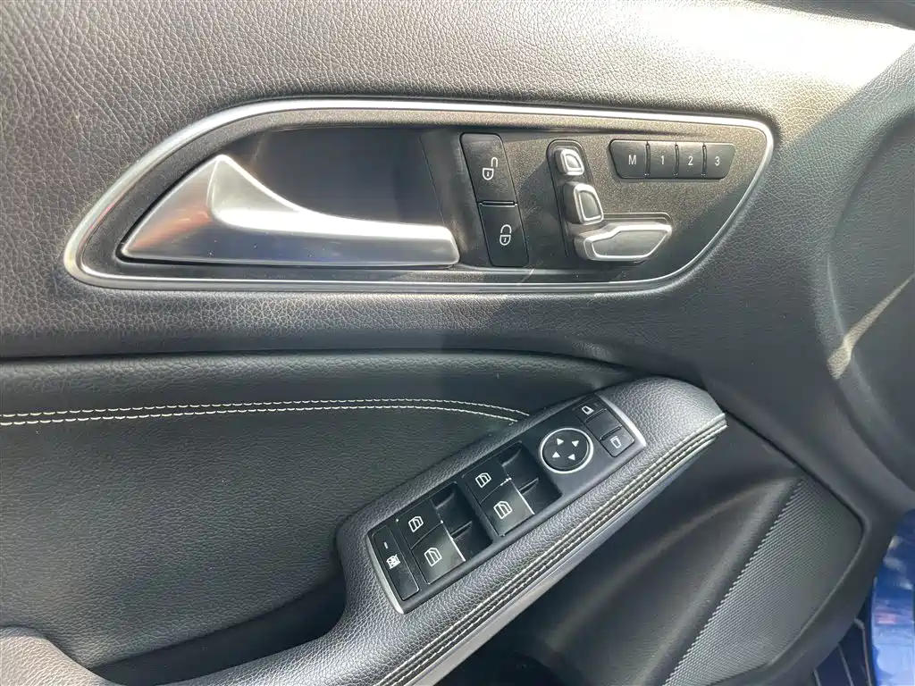 Mercedes-Benz GLA 2018 GLA 200 Dynamic фото 22