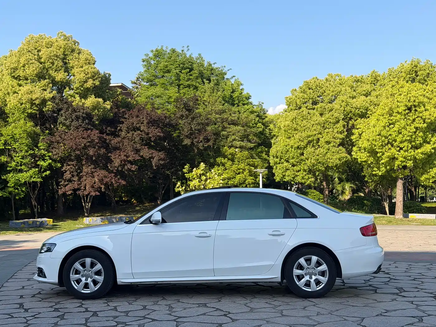 Audi A4L 2012 2.0 TFSI Automatic Technology фото 5