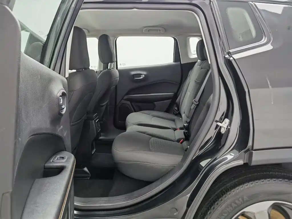 Фото 15 - Jeep Compass