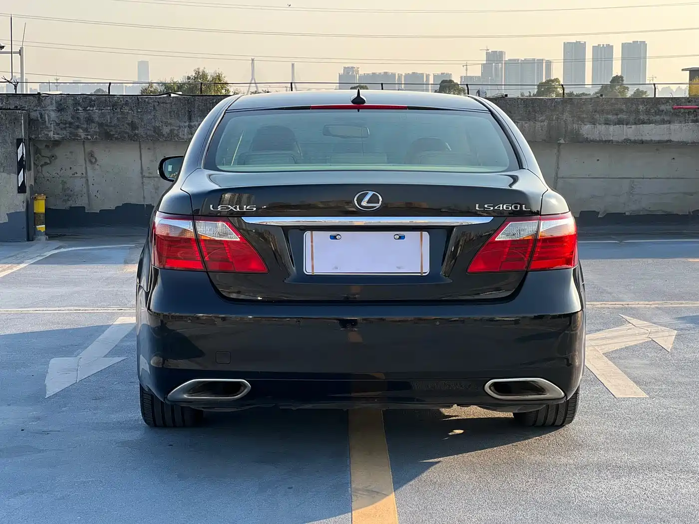 Фото 6 - Lexus LS