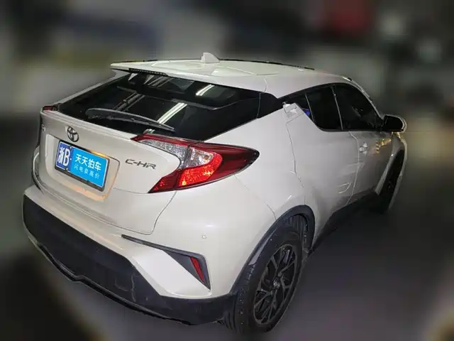 Toyota C-HR 2018 2.0L Leading Edition China VI — фото 5