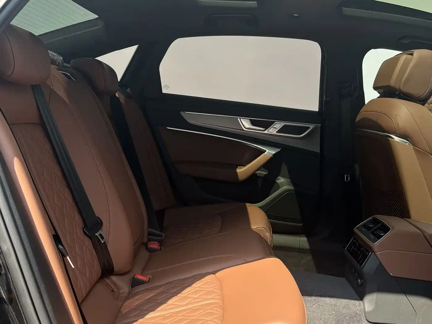 Photo 7 - Audi A6L
