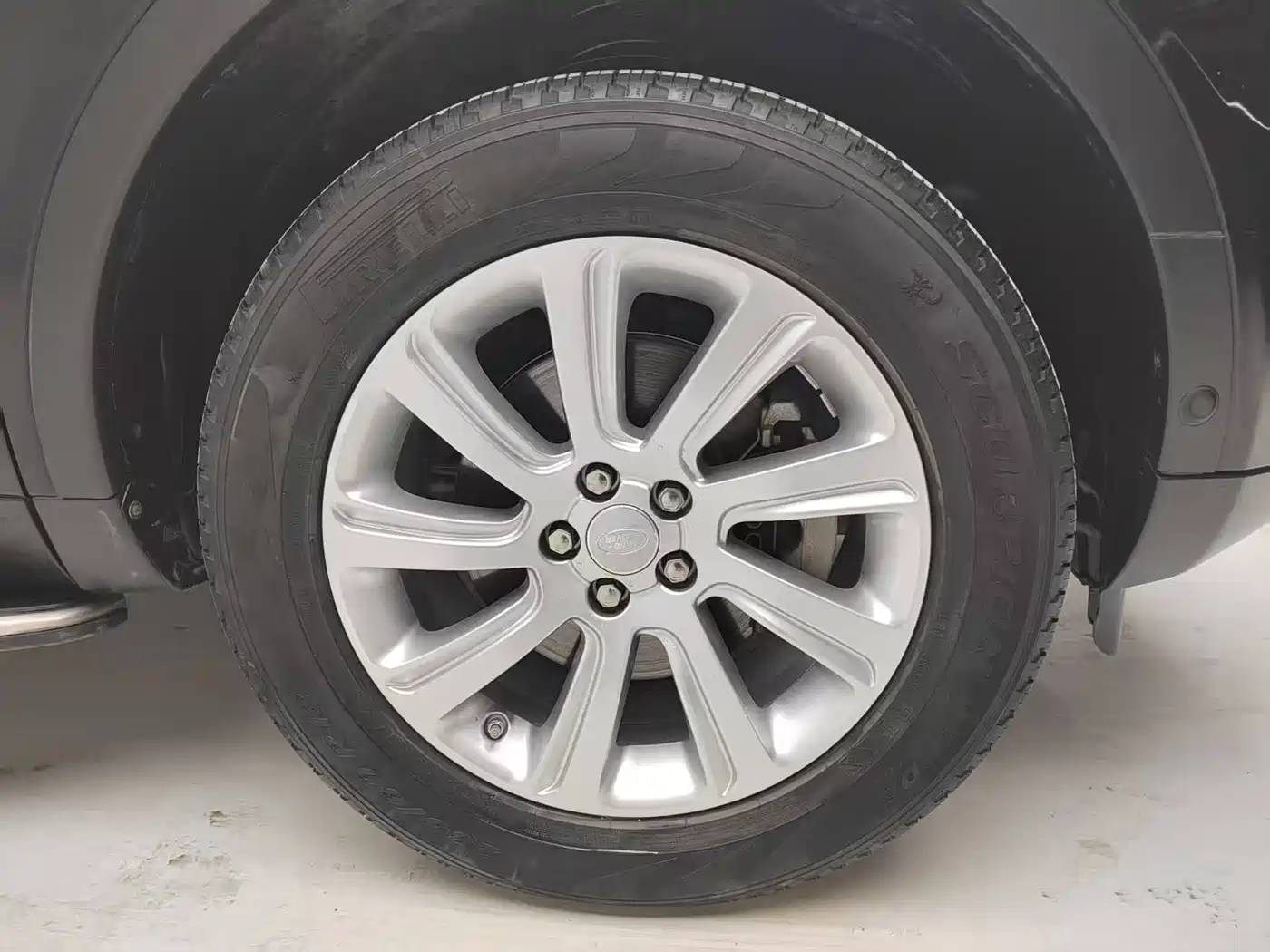 Land Rover Discovery Sport 2018 240PS SE Edition фото 8