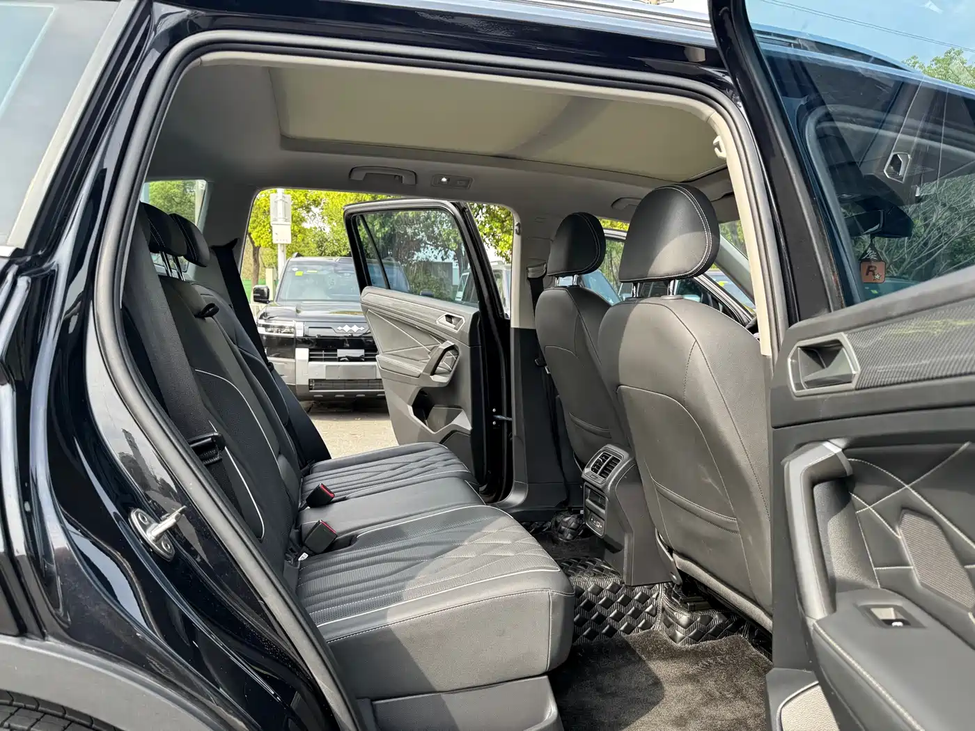 Volkswagen Tiguan L 2022 330TSI Auto 2WD R-Line Premium Edition фото 14