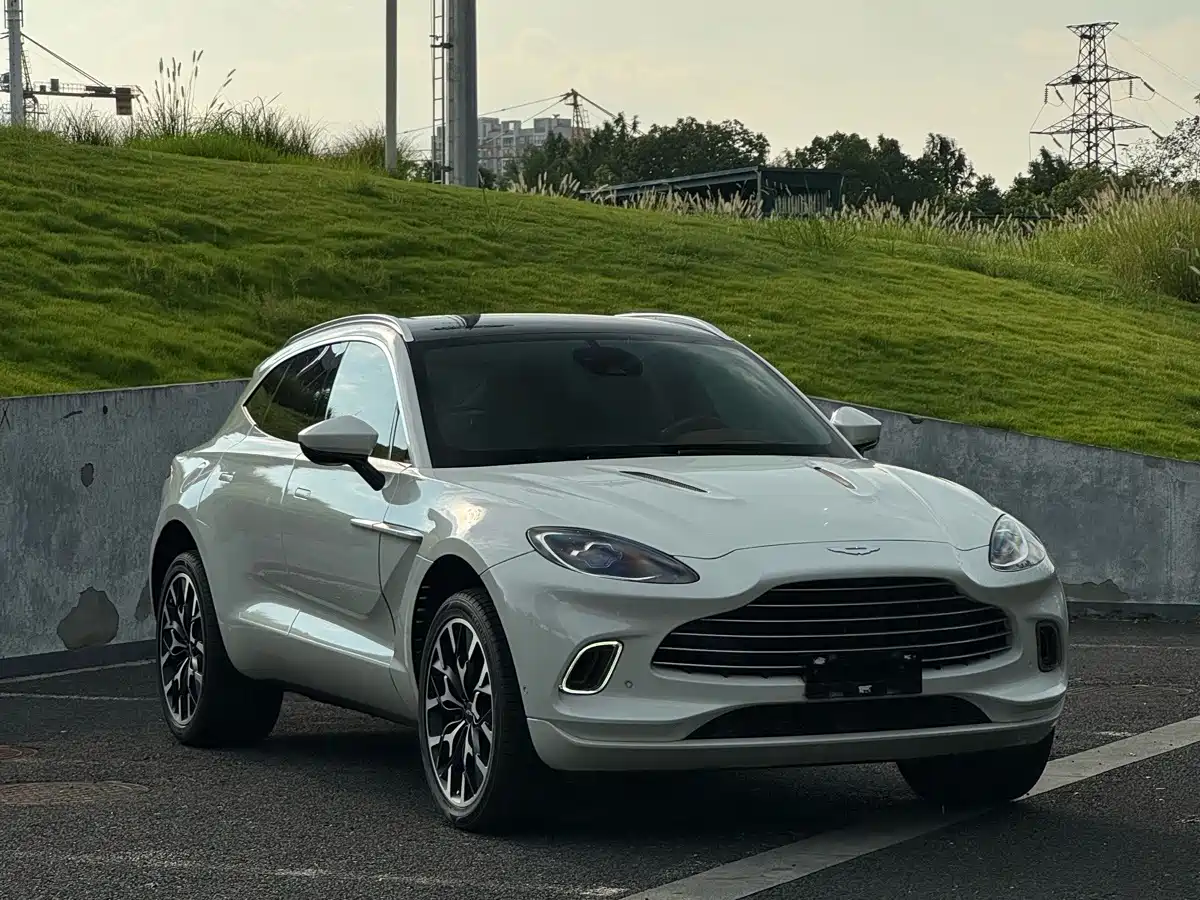 Фото 5 - Aston Martin DBX