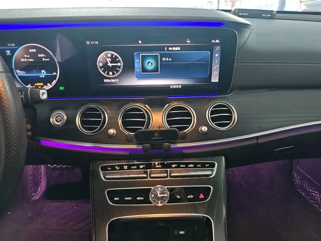 صورة 13 - Mercedes-Benz E-Class