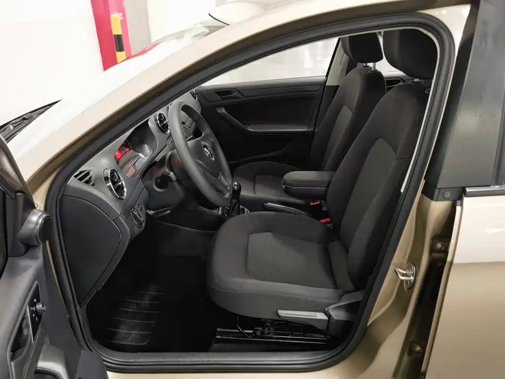 Photo 10 - Volkswagen Jetta