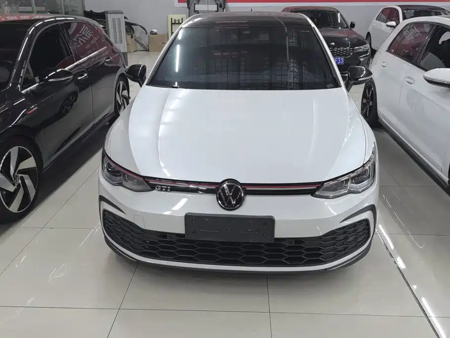 Фото 2 - Volkswagen Golf GTI