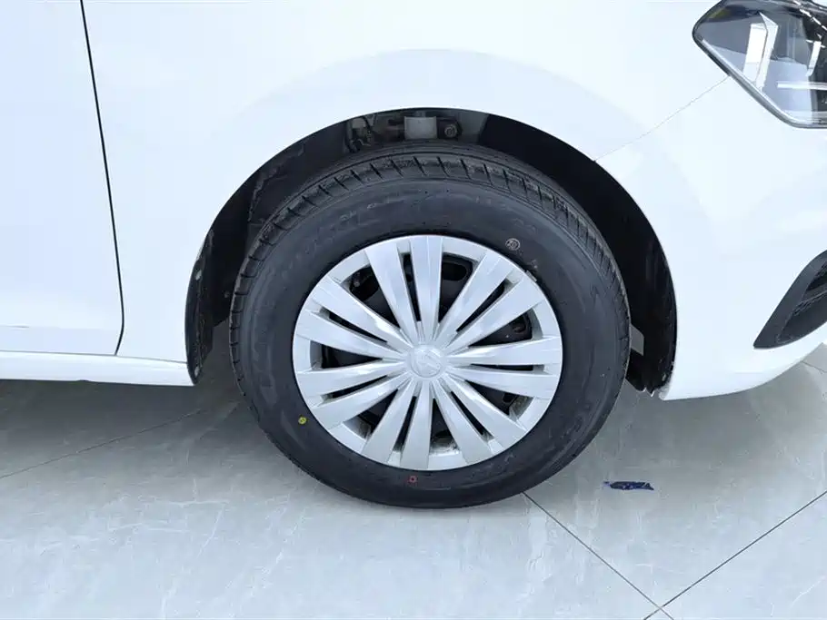 VOLKSWAGEN SANTANA