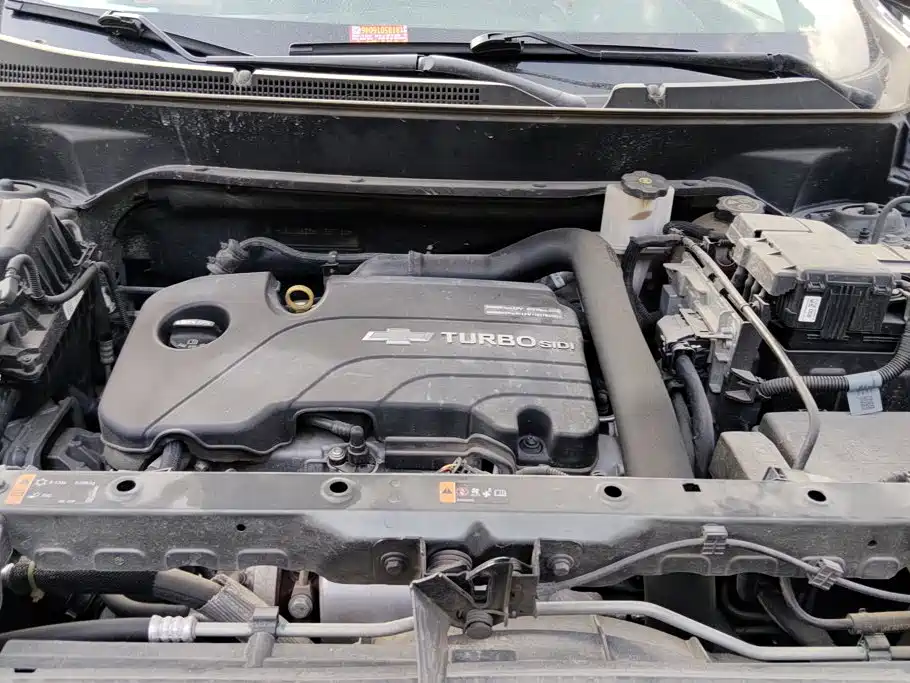 Photo 10 - Chevrolet Equinox