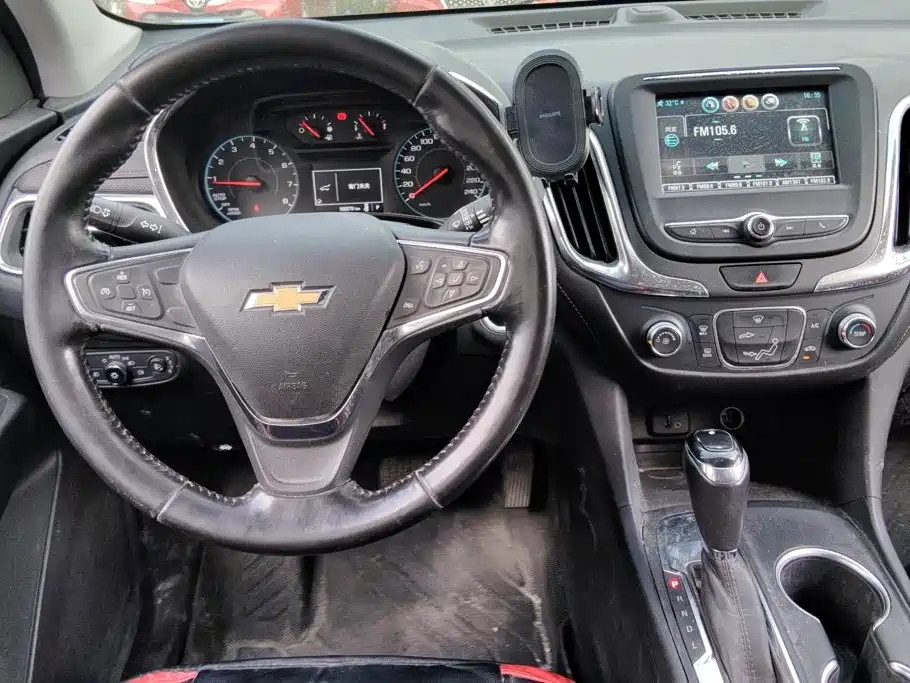 Photo 12 - Chevrolet Equinox