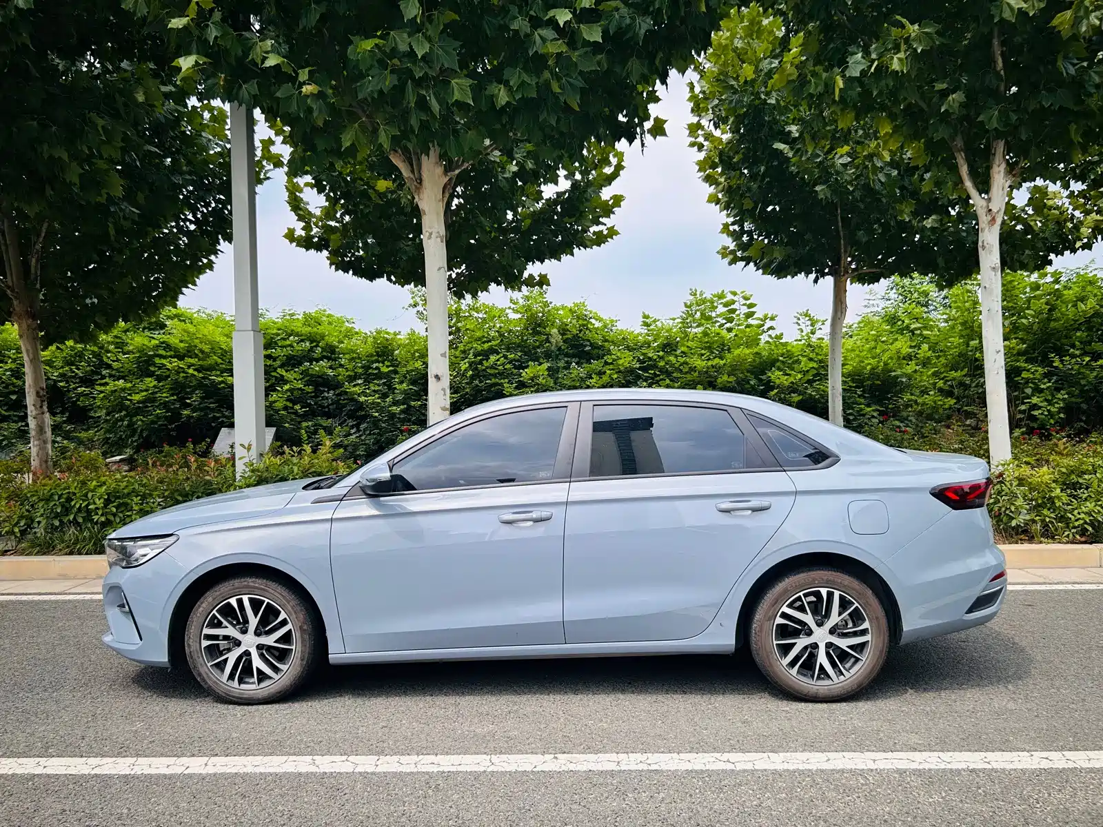 Фото 3 - Geely Emgrand