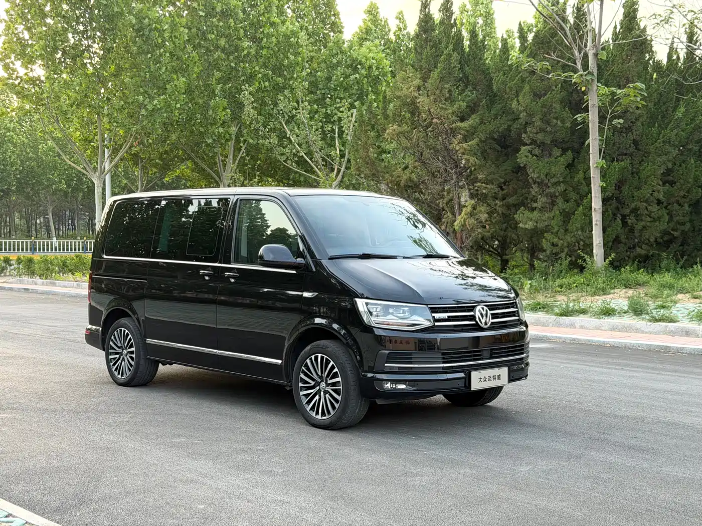 Volkswagen Multivan 2018 2.0TSI 4WD Premium Edition 7-Seater фото 3
