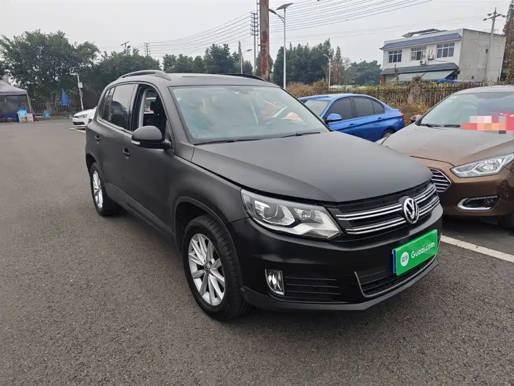 VOLKSWAGEN TIGUAN