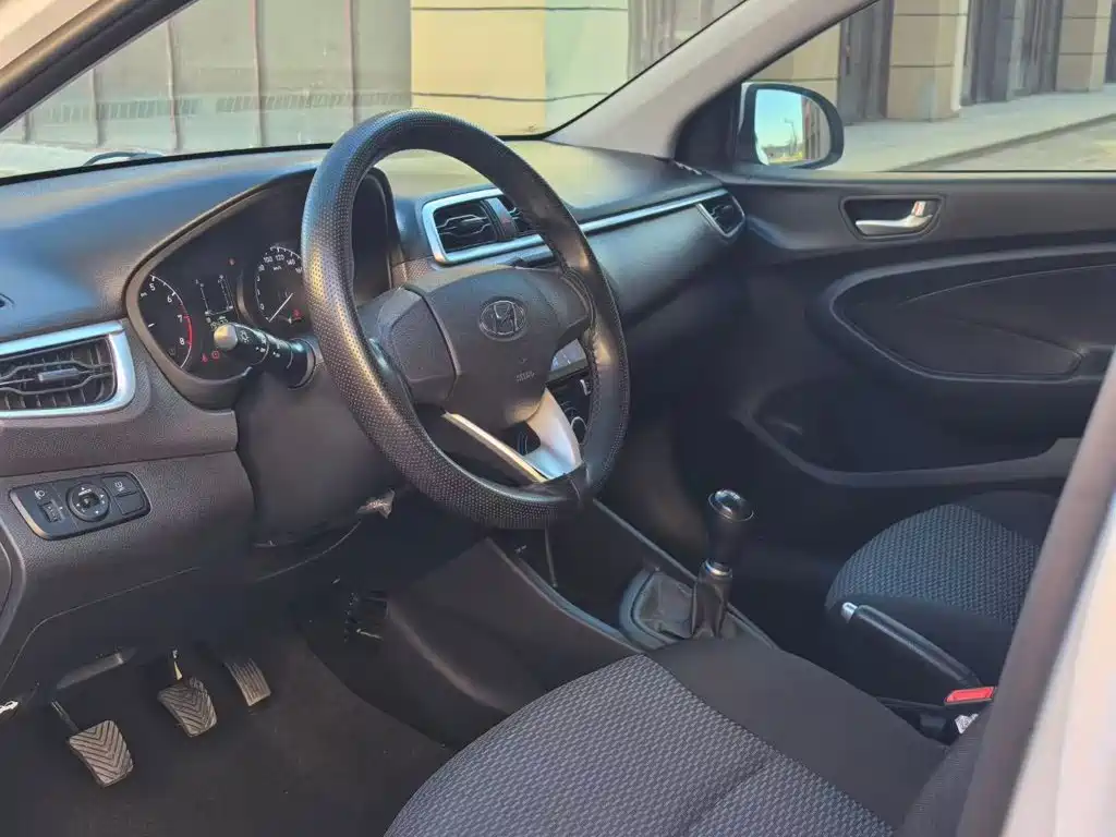 Hyundai Verna 2019 2017 1.4L Manual Renewal Edition China VI