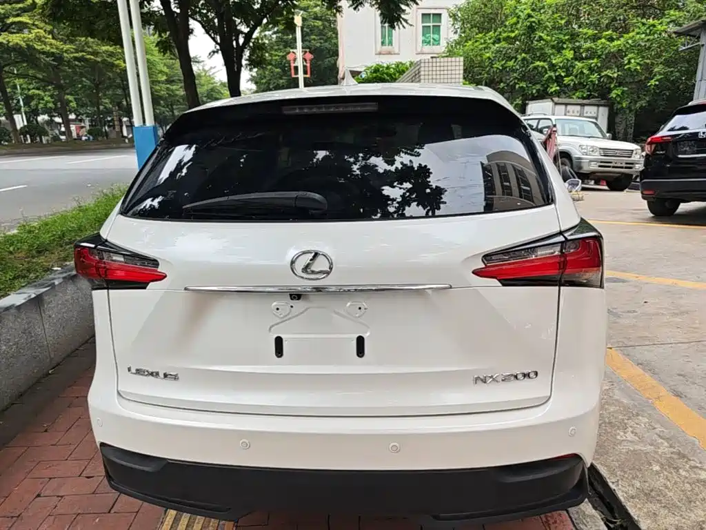 Фото 6 - Lexus NX