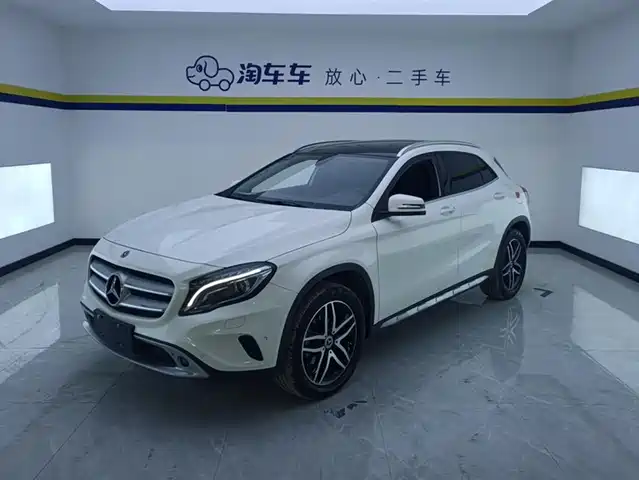 MERCEDES-BENZ GLA