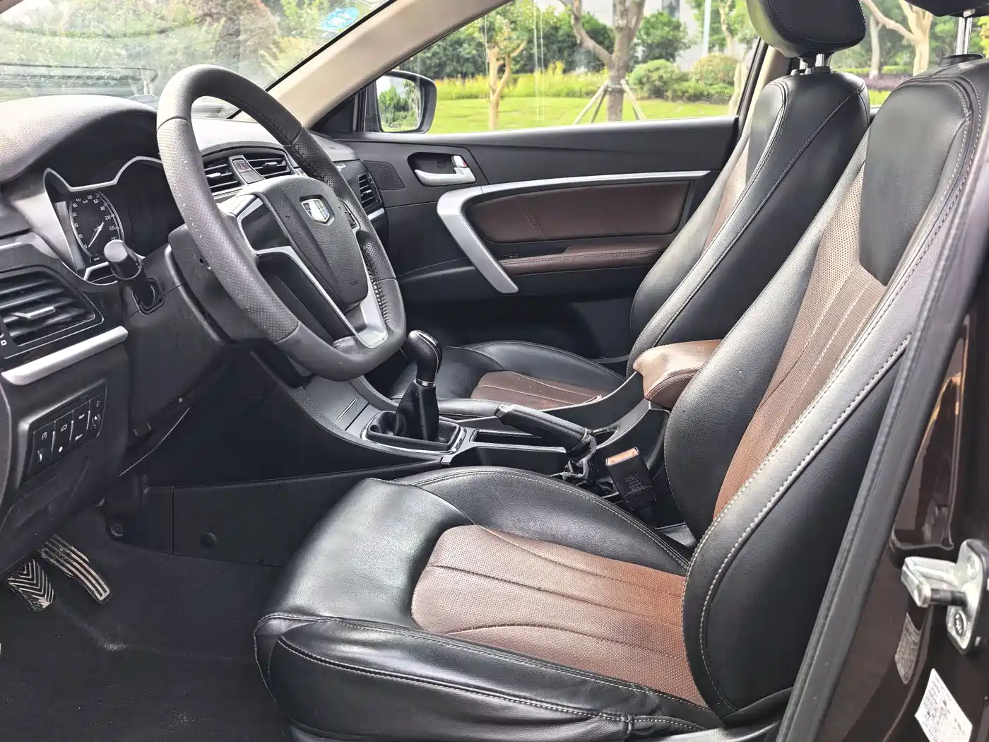 Фото 4 - Geely Emgrand