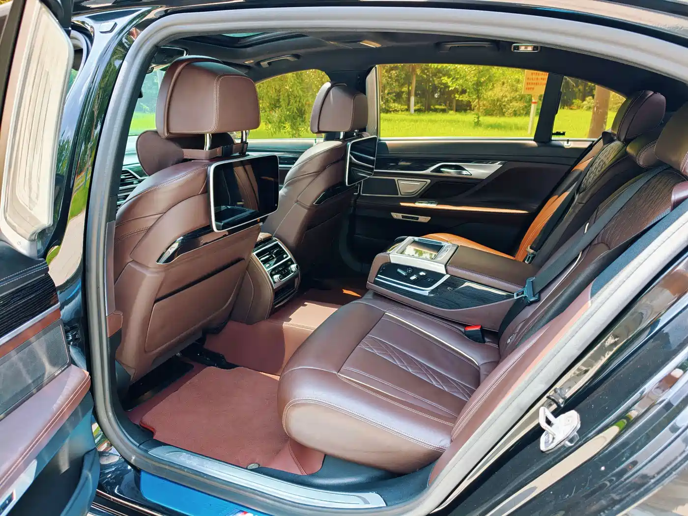 Photo 9 - BMW 7 Series