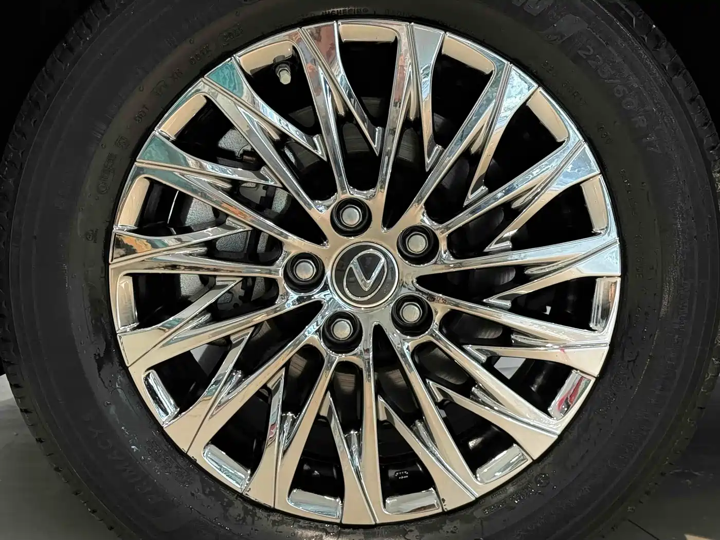 Lexus LM 2020 300h 4-Seat Imperial Edition фото 19