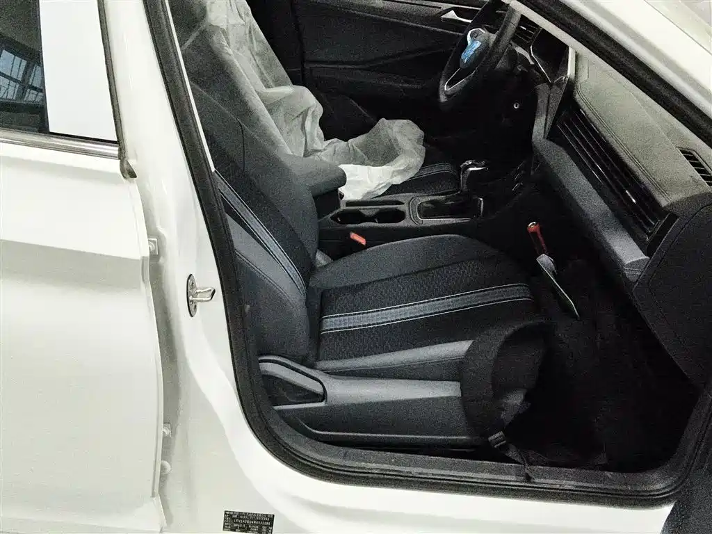 Volkswagen Sagitar 2025 300TSI DSG Flying Leap Edition фото 17