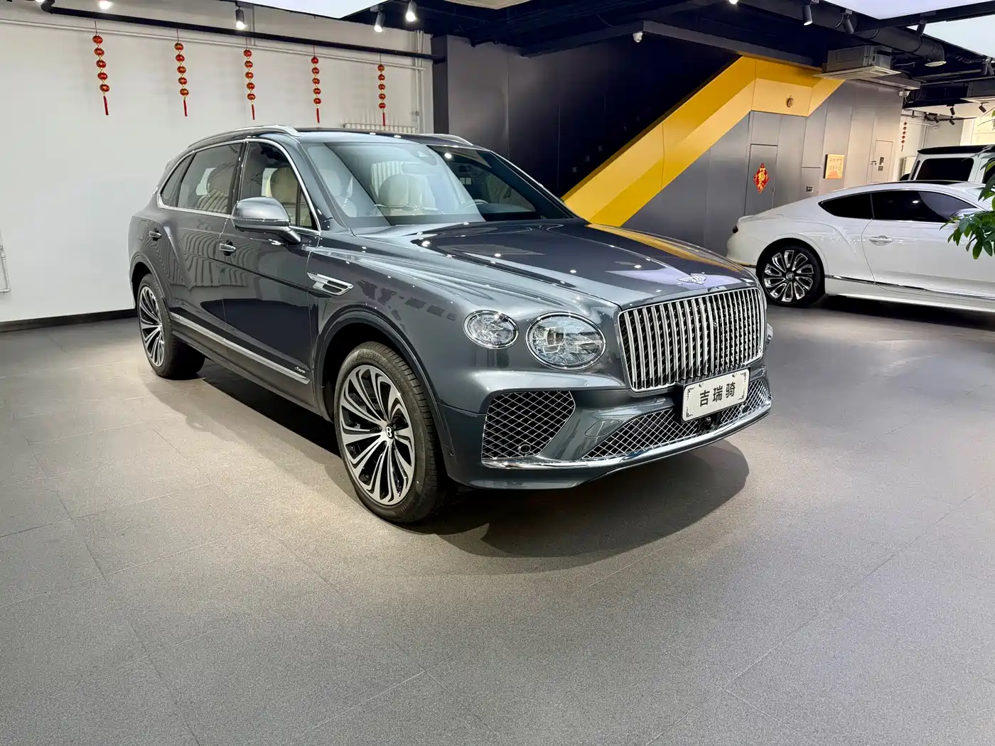 Bentley Bentayga 2025 2024 4.0T V8 Long Wheelbase Yadu Edition