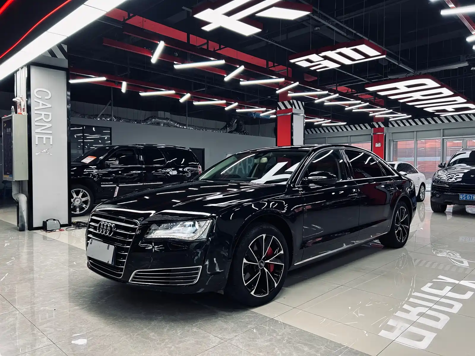 Фото 1 - Audi A8