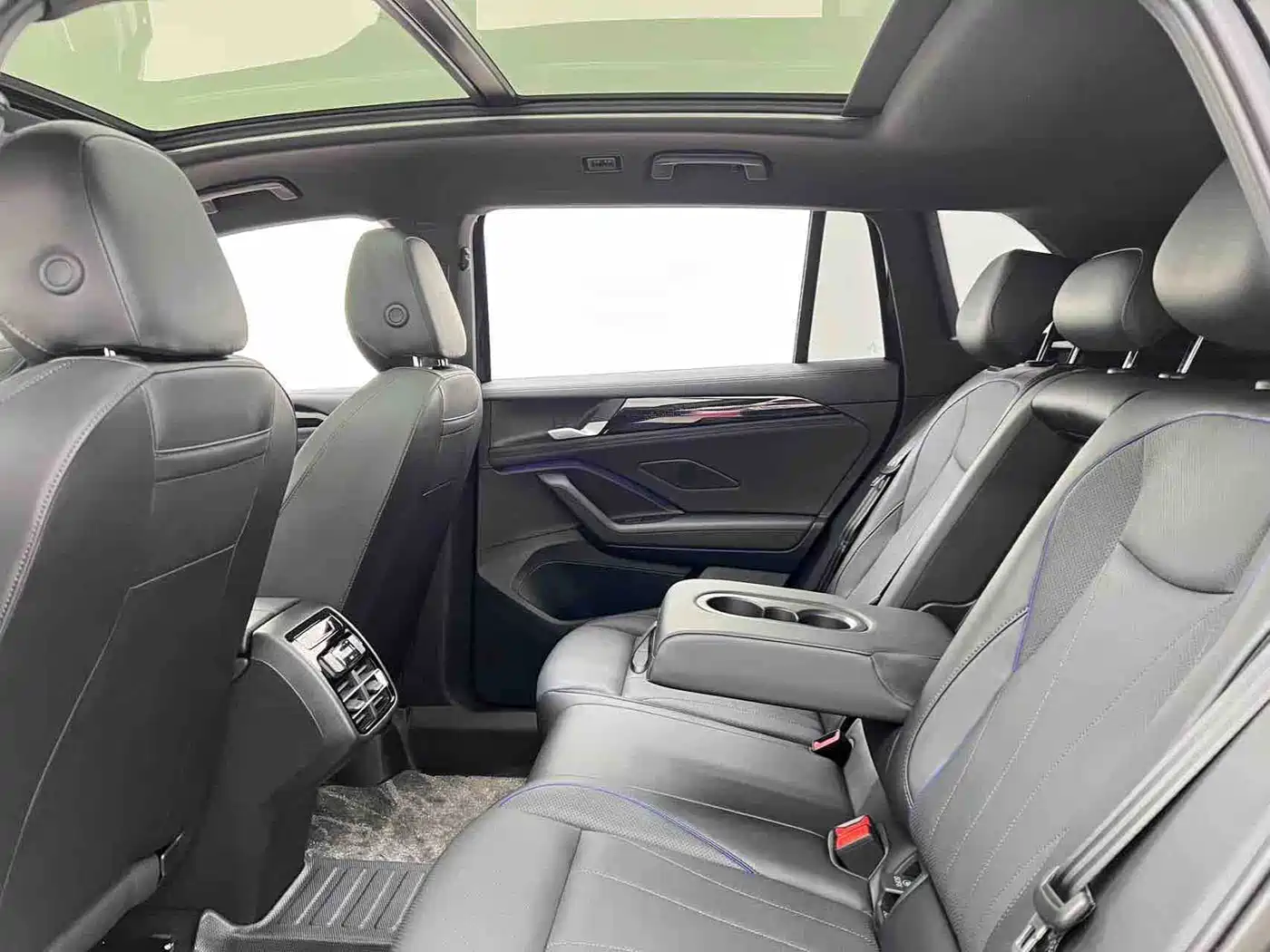 Volkswagen Tiguan L 2025 PRO 380TSI 2WD R-Line Smart Leader Edition фото 10
