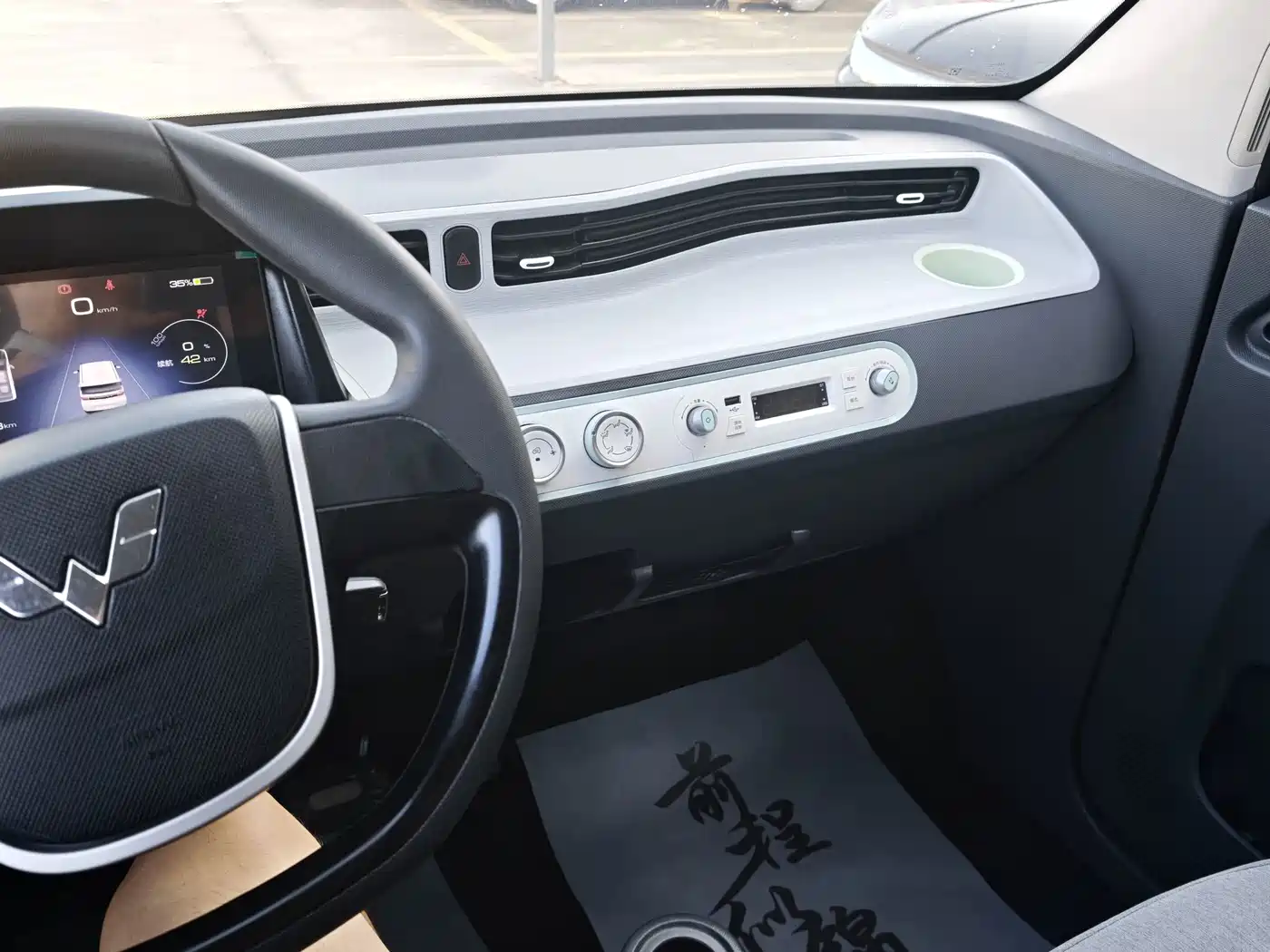 Photo 10 - Wuling Motors Hongguang MINIEV