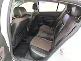 Фото 9 - Chevrolet Cruze