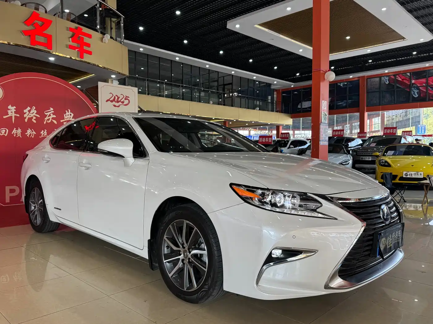 Фото 3 - Lexus ES