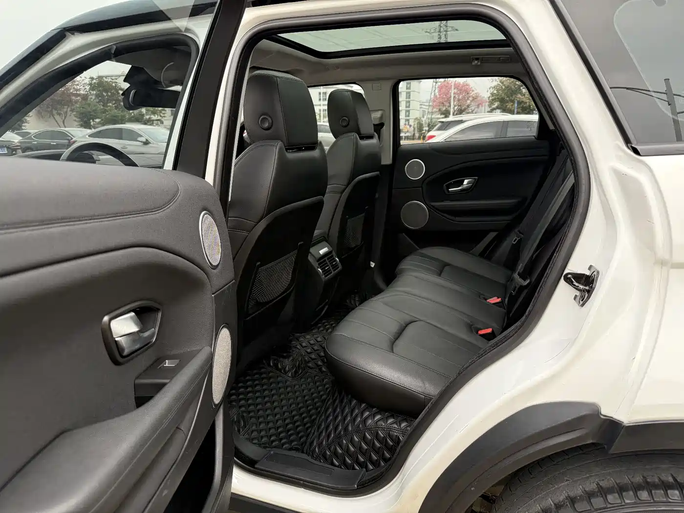 Land Rover Range Rover Evoque 2017 2.0T SE Smart Shine Edition фото 10
