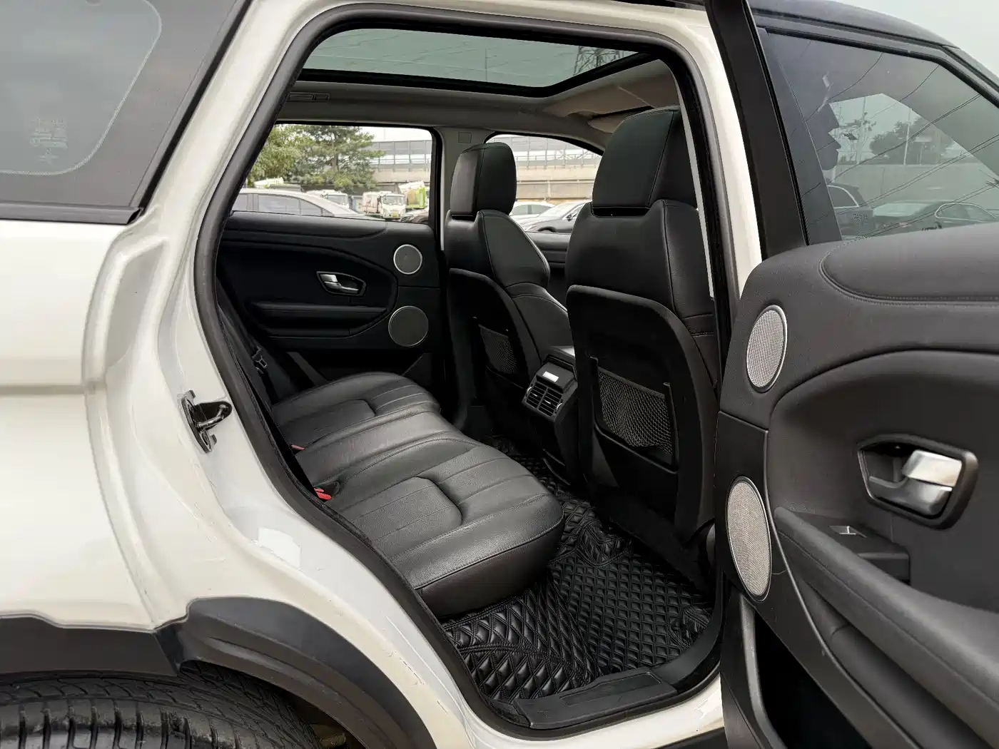 Land Rover Range Rover Evoque 2017 2.0T SE Smart Shine Edition фото 11