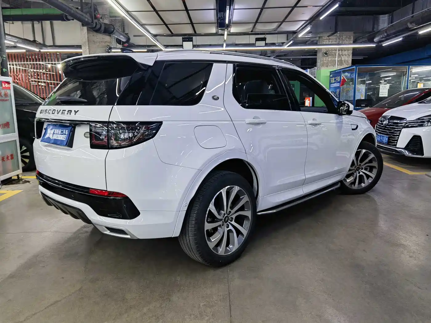 Land Rover Discovery Sport 2022 Model Facelift 249PS R-Dynamic SE Performance Tech Edition 5-seater фото 4