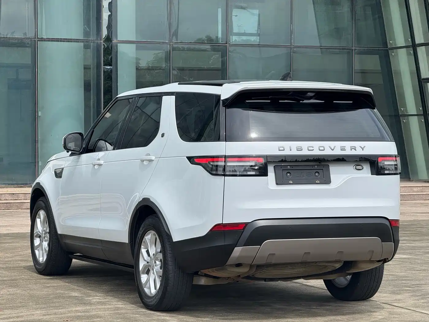 Land Rover Discovery 2018 2.0T SE фото 6