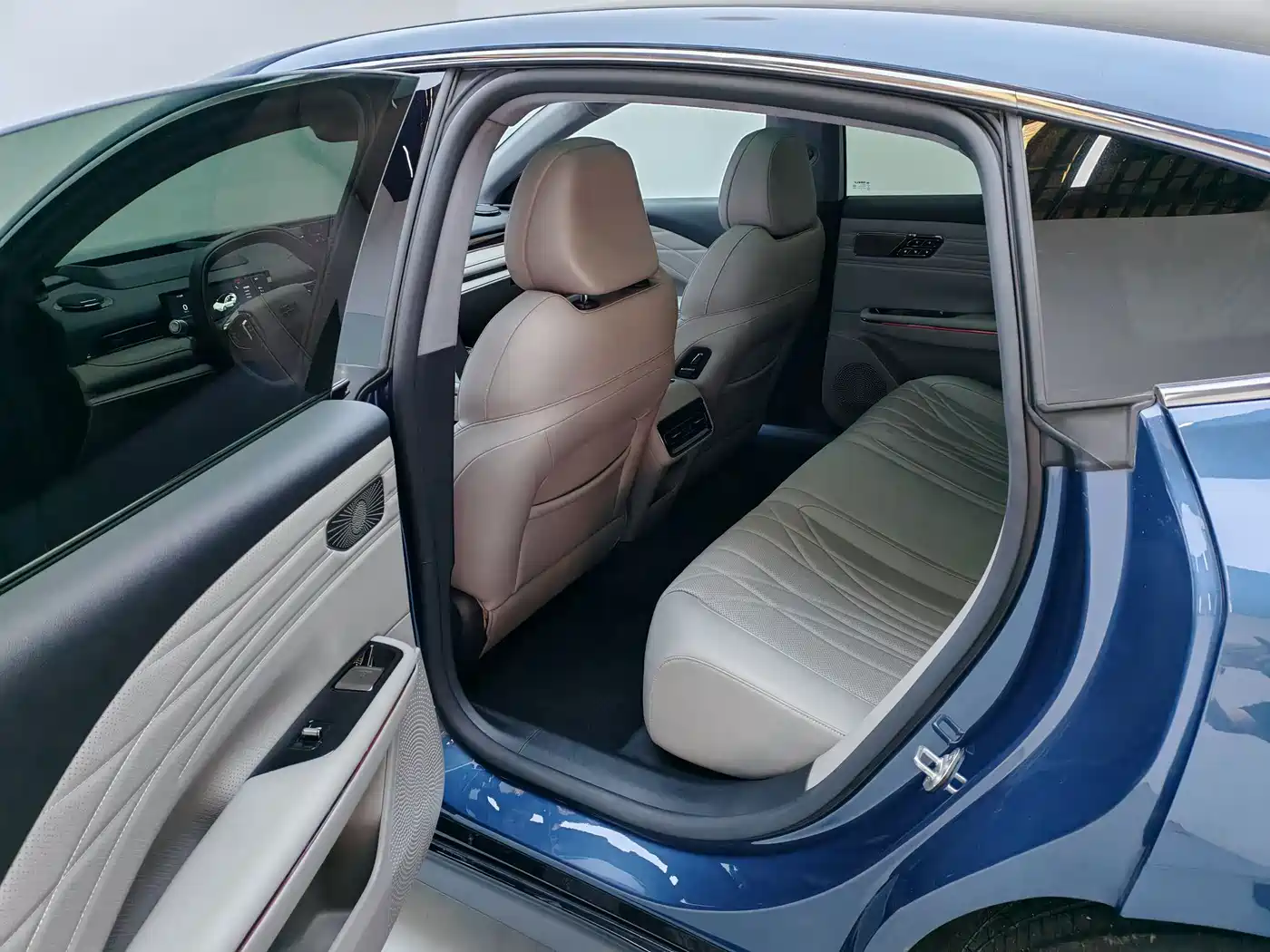 Geely Galaxy Galaxy Xingyao 8 2025 130km EM-P Starship Edition фото 7