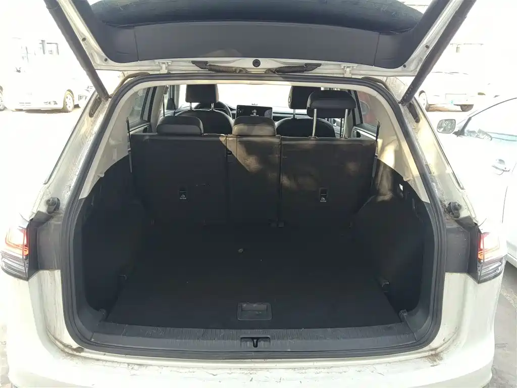 Volkswagen Tayron 2023 300TSI 2WD Luxury Plus Advanced Edition фото 19