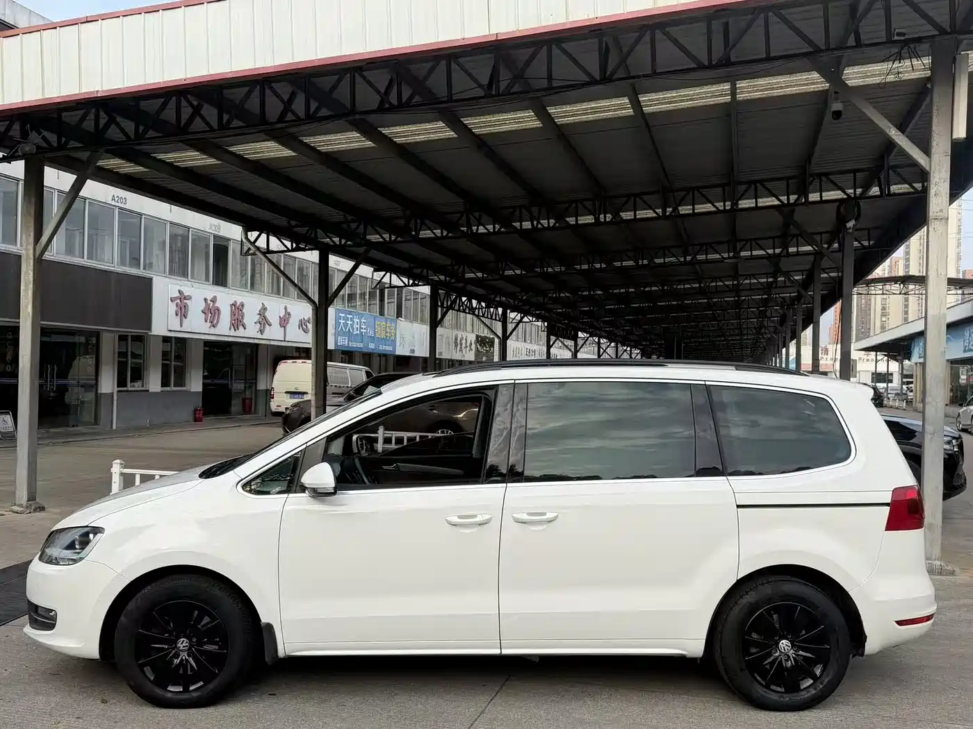 Volkswagen Sharan 2014 2.0TSI Standard фото 4