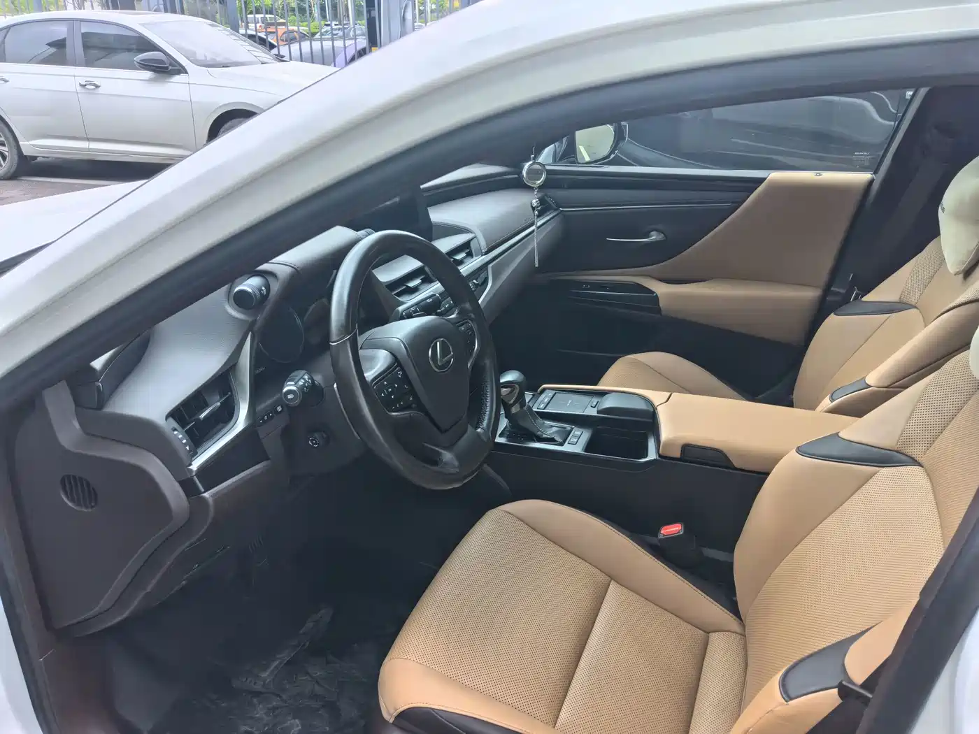 Фото 3 - Lexus ES