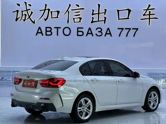 BMW 1 Series 2023 120i M Sport Shadow Edition — фото 4