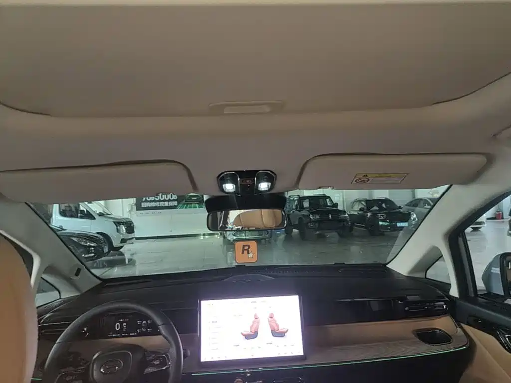 صورة 18 - GAC Trumpchi Trumpchi E8 NEV